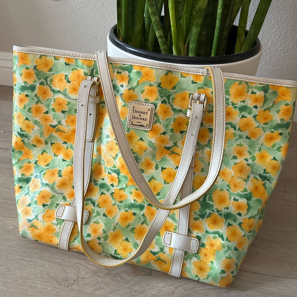 Dooney & Bourke Tote